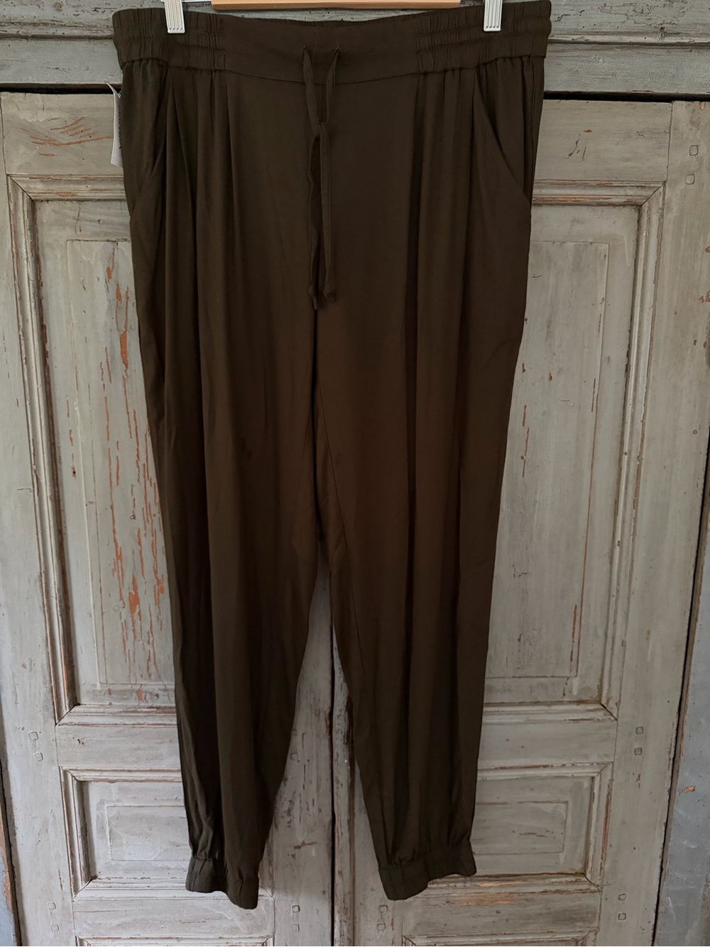 NWT Aritzia Olive Jogger Pants Large